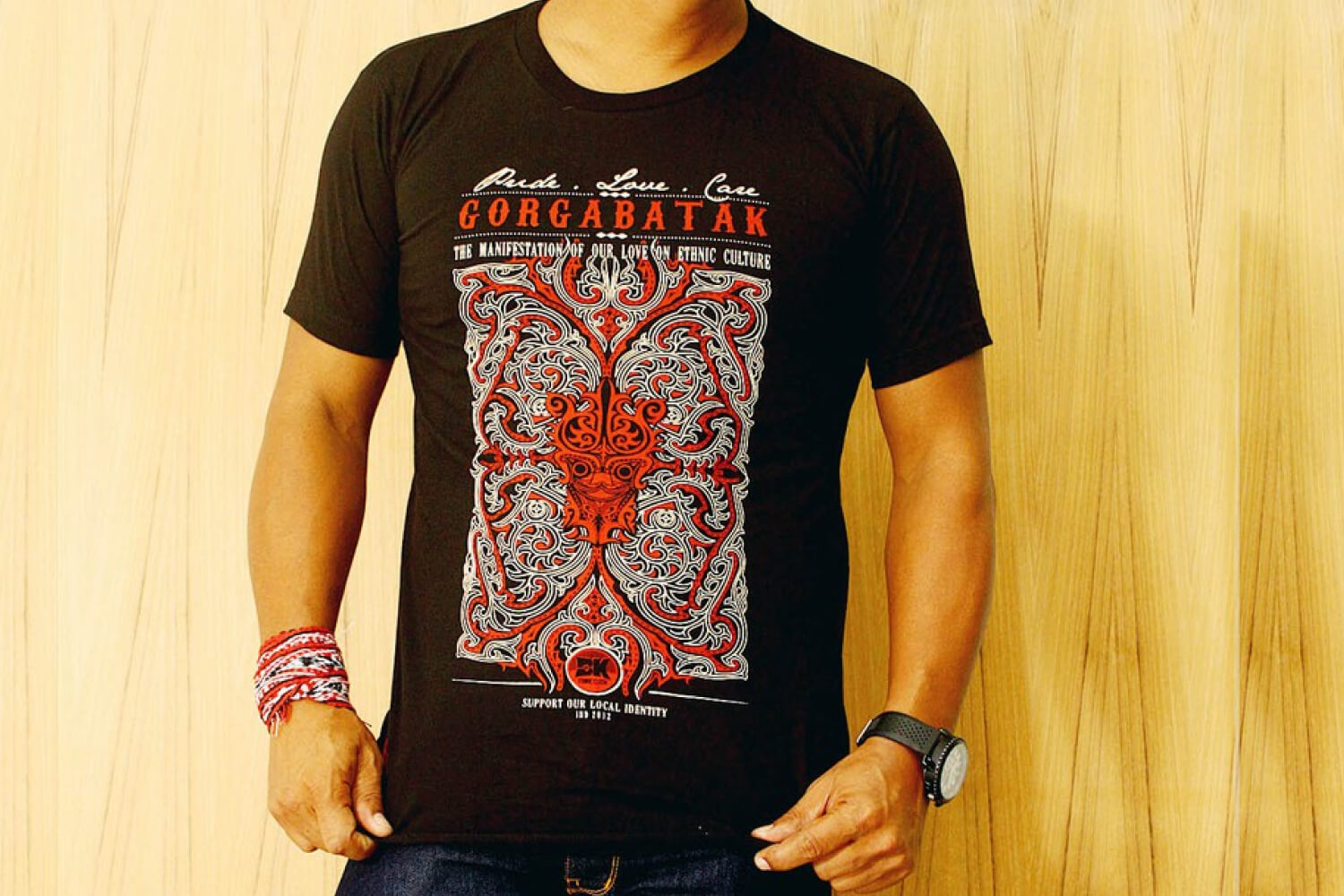Kaos Motif Etnik Dan Tradisional Sering Dicari Untuk Contoh