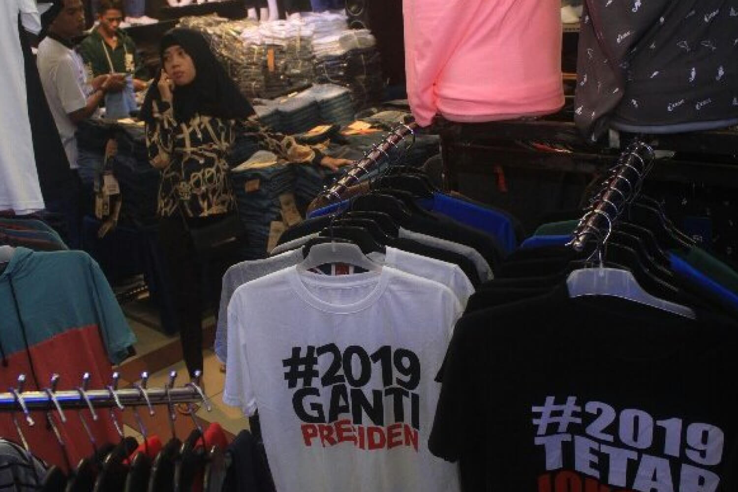 Pesan Sosial Dan Politik Di Atas Kaos Sablon