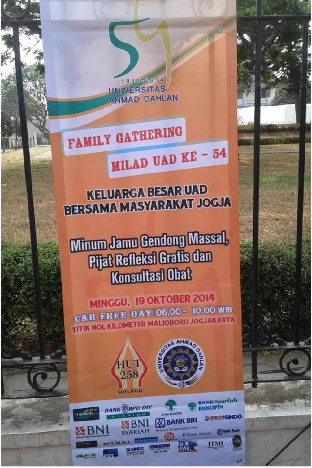 Contoh-Desain-Standing-Banner-Family-Gathering