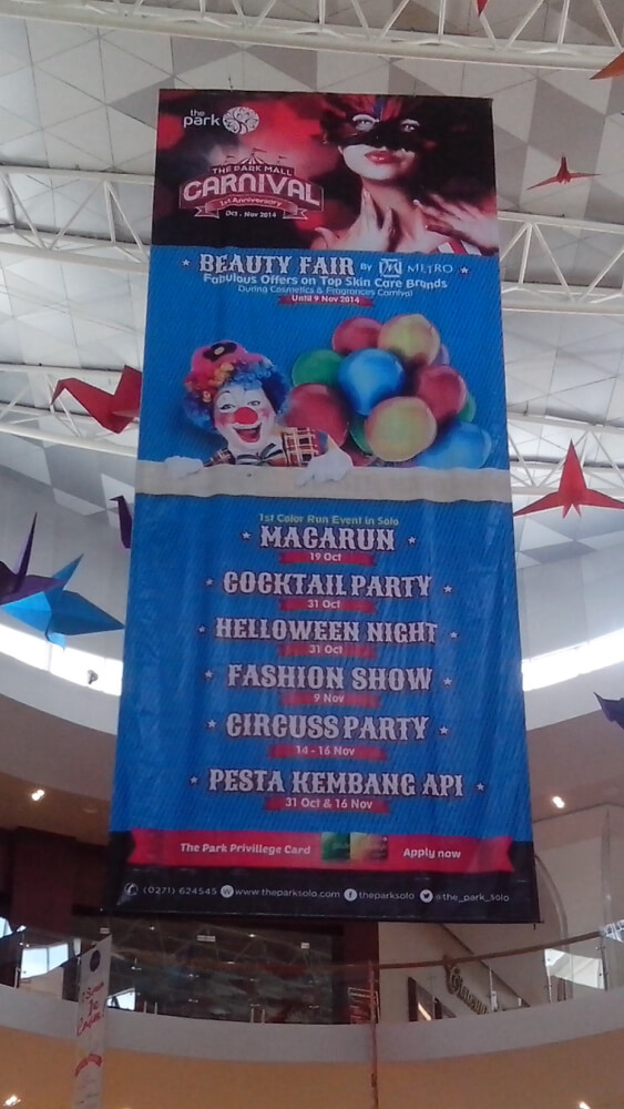 5. Giant Banner Dengan Ukuran Tiada Batas