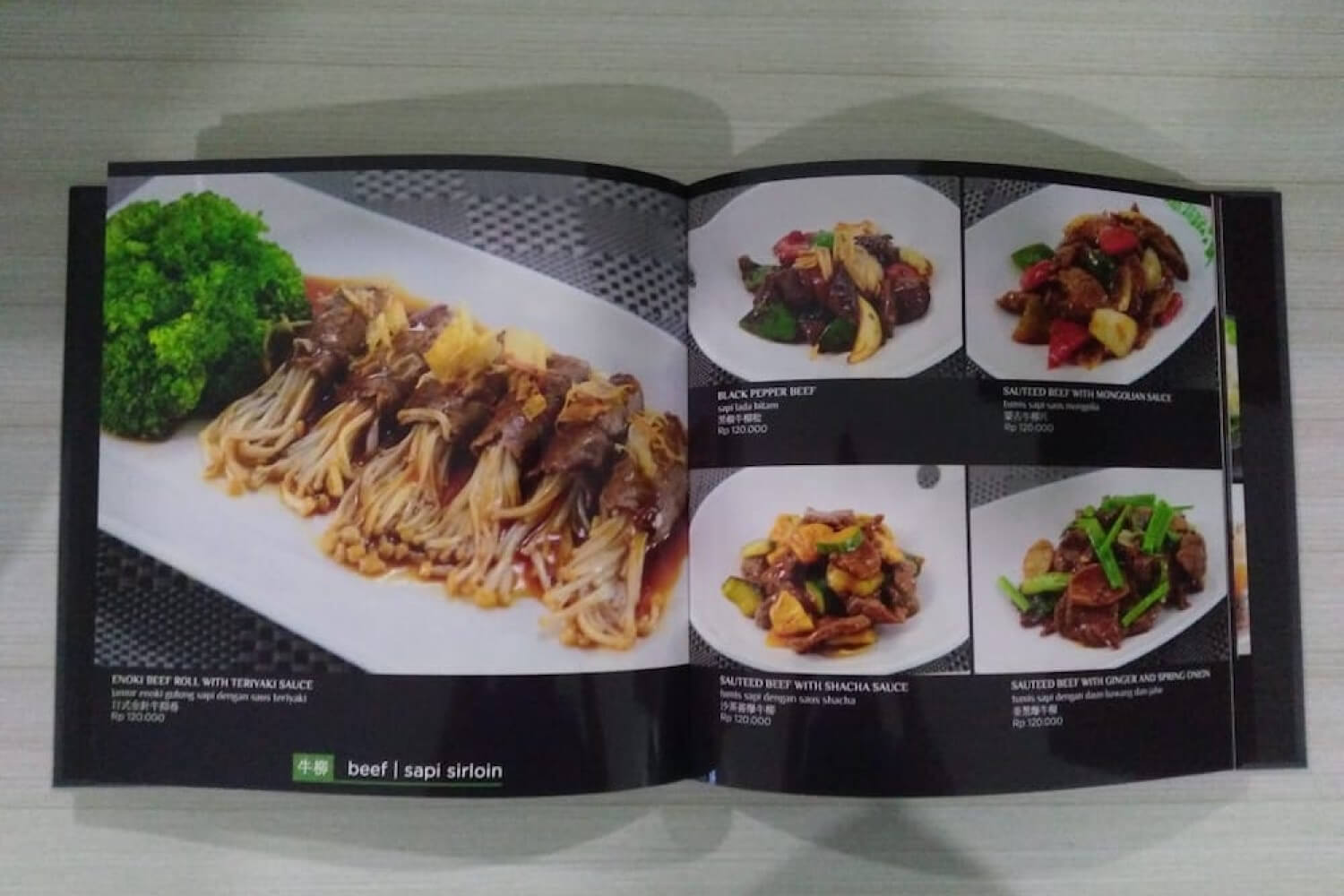 6. Buku Menu Untuk Makanan Dan Minuman Di Restoran