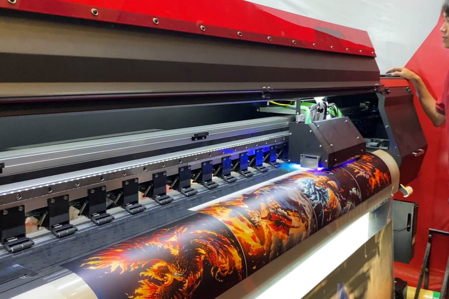 Printer Uv Roll-To-Roll Mencetak Banner.