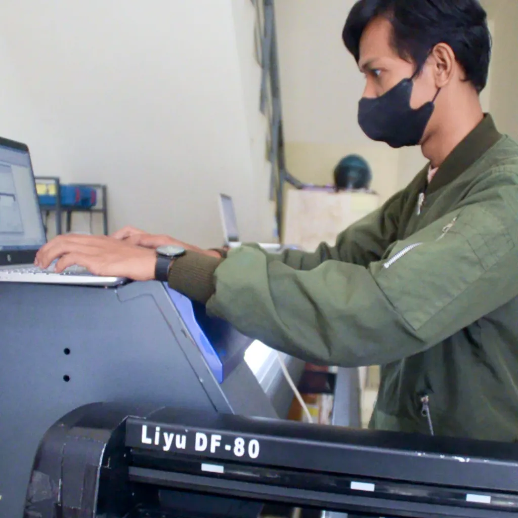 Langkah-Langkah Efisien Menggunakan Mesin Cutting Sticker Untuk Produksi Optimal.