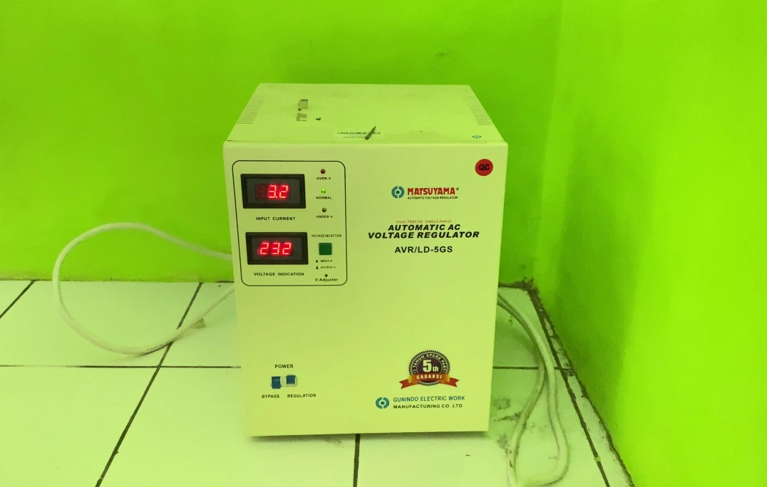 Power Supply Pada Mesin Cutting Sticker Yang Mengubah Listrik Ac 220V Menjadi Dc 5-24V.