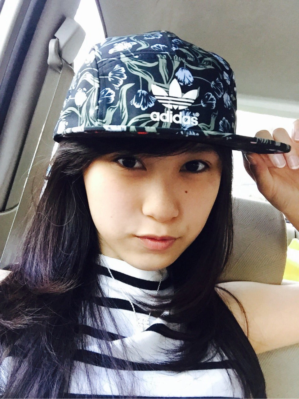 Topi Adidas Dengan Desain Bunga, Membuat Pelanggan Selalu Mengingat Bisnis Anda.