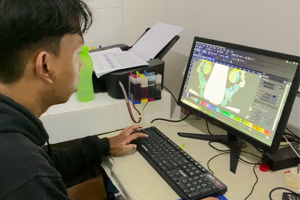 Tahapan Pra-Produksi Dalam Digital Printing, Meliputi Persiapan Desain, Pemilihan Bahan, Dan Pengaturan Mesin Sebelum Proses Cetak Dimulai
