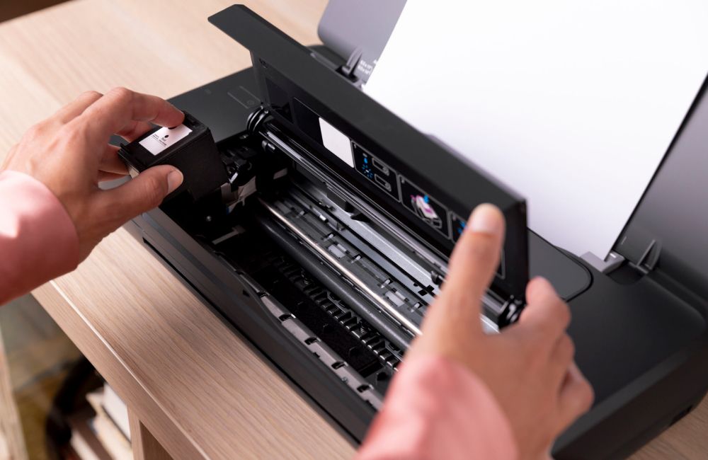 Solusi Mengatasi Paper Jam Pada Mesin Printer Format Besar Akibat Media Kusut Atau Roller Kotor.