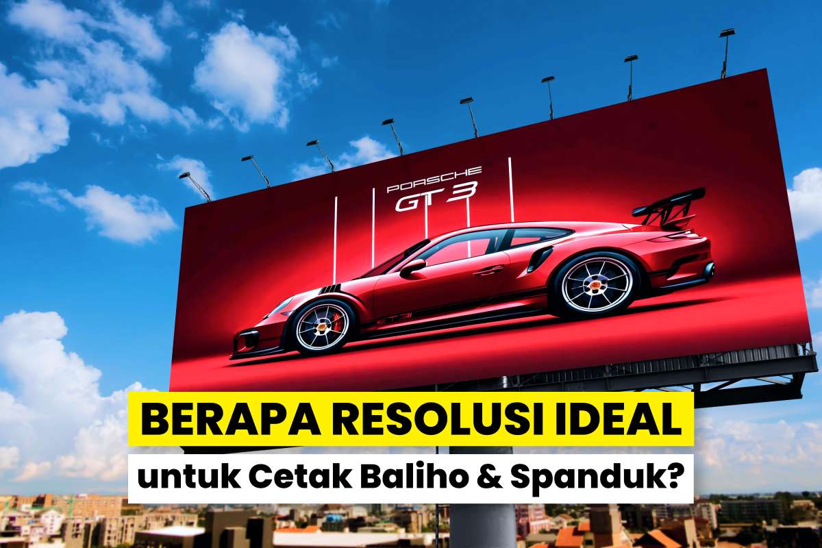 Baliho Besar Dengan Desain Mobil Sport Merah Di Tengah Kota Dan Teks Pertanyaan Tentang Resolusi Cetak Ideal