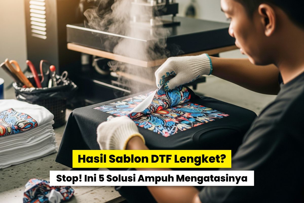 Seorang Operator Sablon Sedang Mengelupas Pet Film Dari Kaos Setelah Proses Dtf Menggunakan Mesin Press Panas