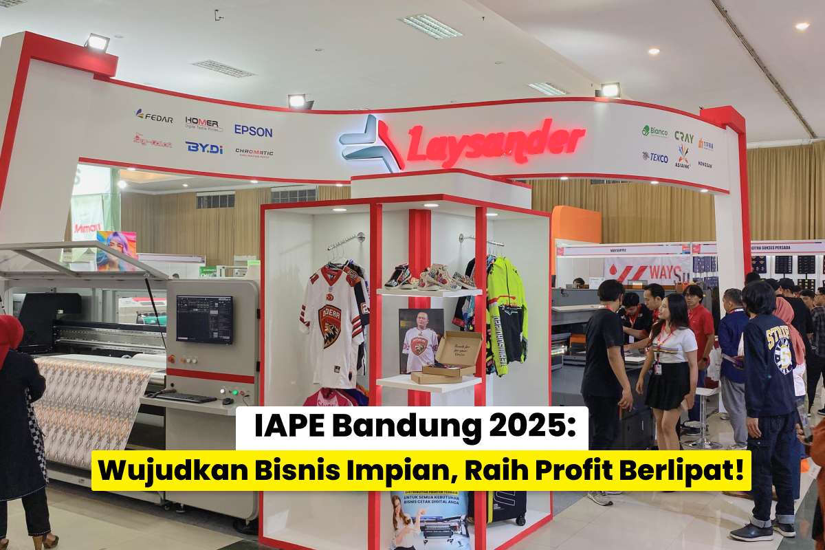 Suasana Booth Laysander Di Pameran Iape Bandung 2025 Menampilkan Mesin Printing Dan Produk Fashion Inovatif.