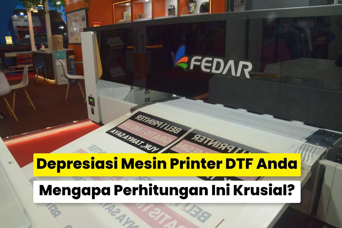 Mesin Printer Dtf Sedang Digunakan Untuk Mencetak Desain Di Atas Bahan Sablon Dalam Ruangan Pameran Percetakan.